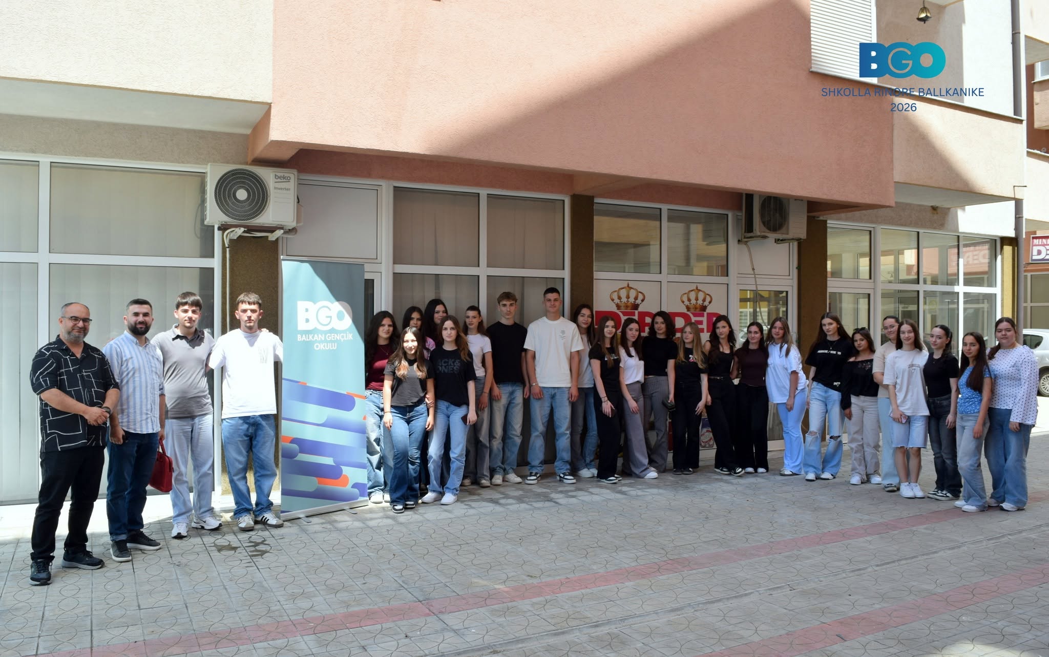 Shkolla Rinore Ballkanike 2026 vazhdoi me sesionin e radhës kushtuar temës “Dukuritë Negative në Shoqëri”, të ligjëruar nga Pashtrik Mehmedi, këshillues psikologjik.