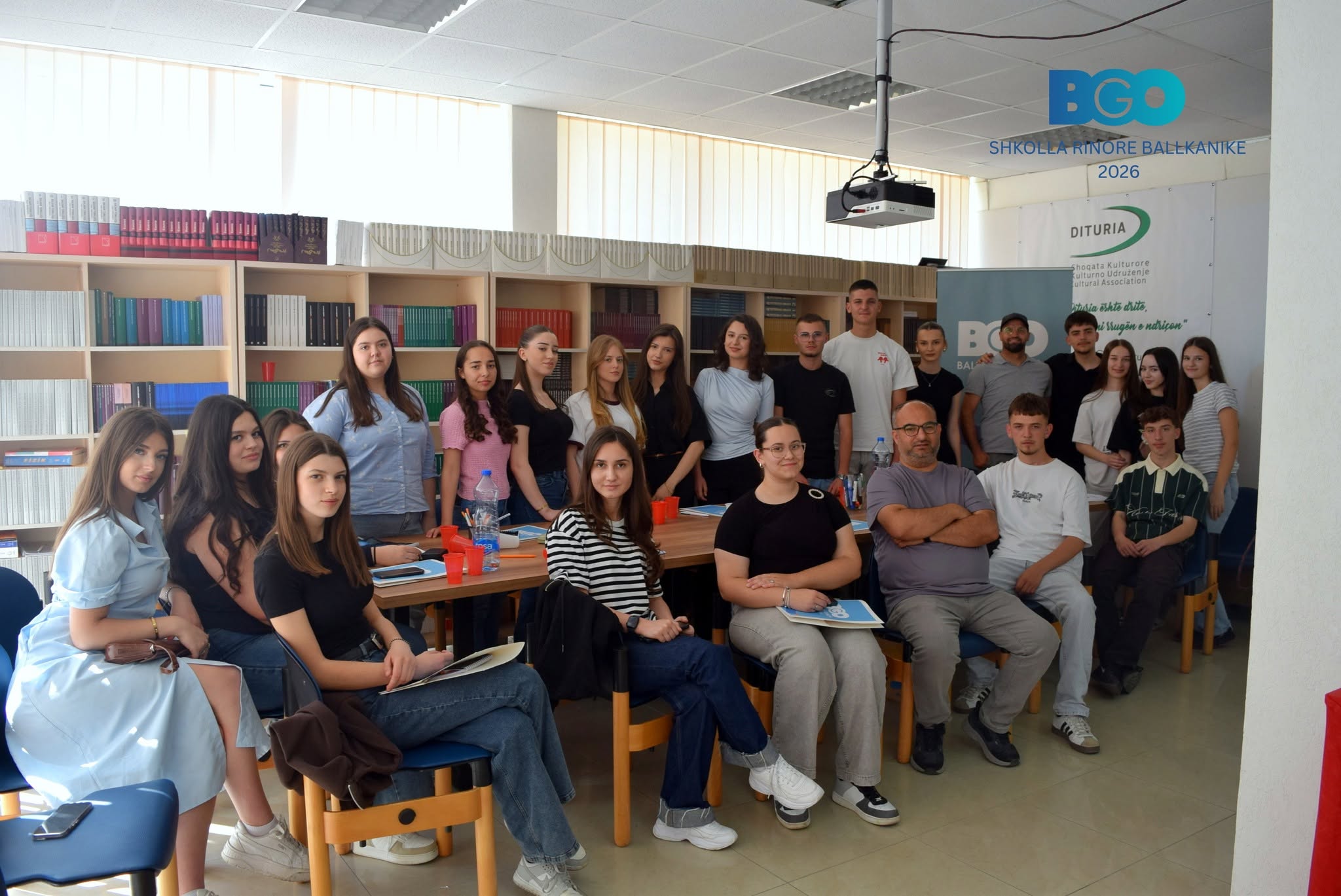 Shkolla Rinore Ballkanike 2026 vazhdoi me aktivitetin e gjashtë, kushtuar temës “Edukimi në Epokën Digjitale”, ndërsa ligjërata u mbajt nga profesori Abaz Mehmeti.